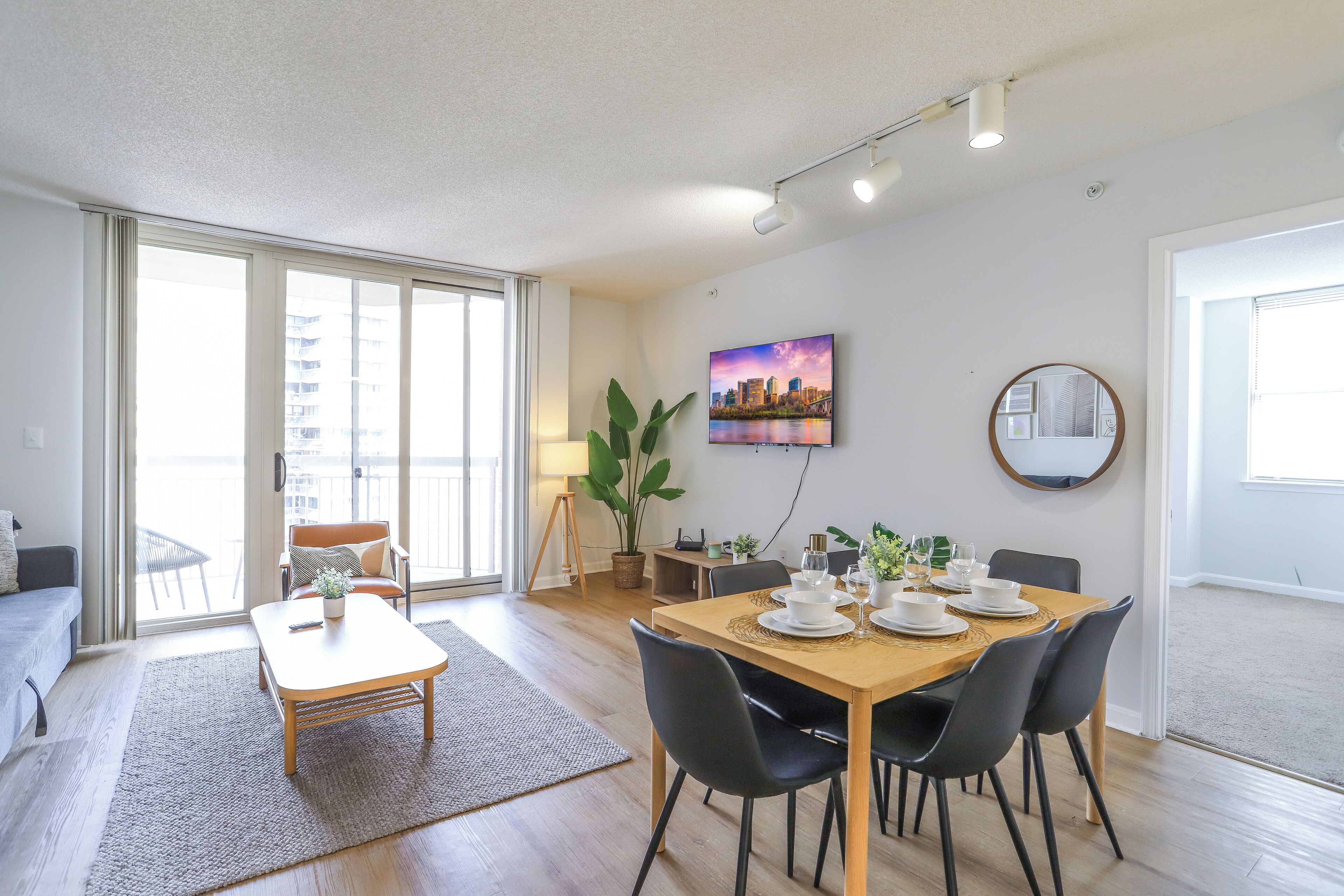 City Apartment, 2 Bedrooms, City View | In-room dining