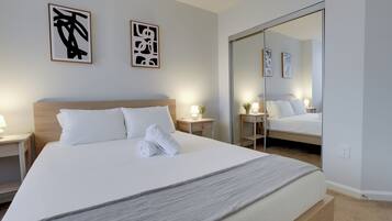 City Apartment, 3 Bedrooms, City View | Premium bedding, iron/ironing board, free WiFi, bed sheets