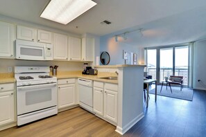 Private kitchen - Steps to Metro Apartments in Arlington (Arlington)