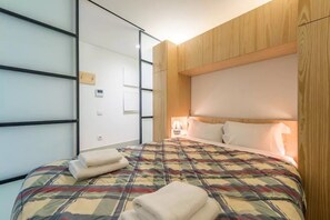 1 chambre, fer et planche à repasser, accès Internet, draps fournis