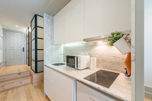 Fridge, microwave, stovetop, coffee/tea maker