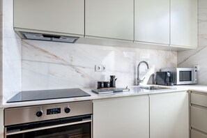 Fridge, microwave, oven, stovetop