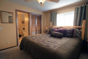 4 habitaciones, tabla de planchar con plancha y cuna de viaje 