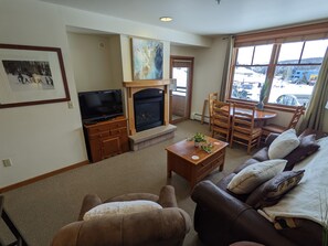 Smart TV, fireplace, computer monitors