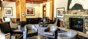 Ski-In/Ski-Out Zephyr 2BR - FRONT-ROW Gondola & Base VIEWS! - Walk Everywhere!