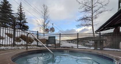 Ski-In/Ski-Out Zephyr 2BR - FRONT-ROW Gondola & Base VIEWS! - Walk Everywhere!