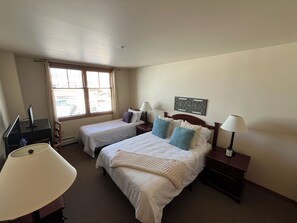 2 bedrooms, desk, free WiFi, bed sheets