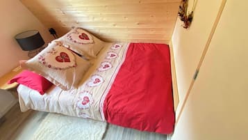 1 bedroom, WiFi, bed sheets