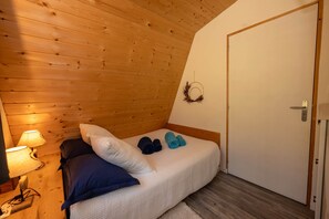 1 bedroom, travel crib, WiFi, bed sheets