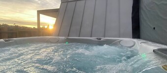 Nouveau chalet romantique à la montagne avec jacuzzi et sauna privatif