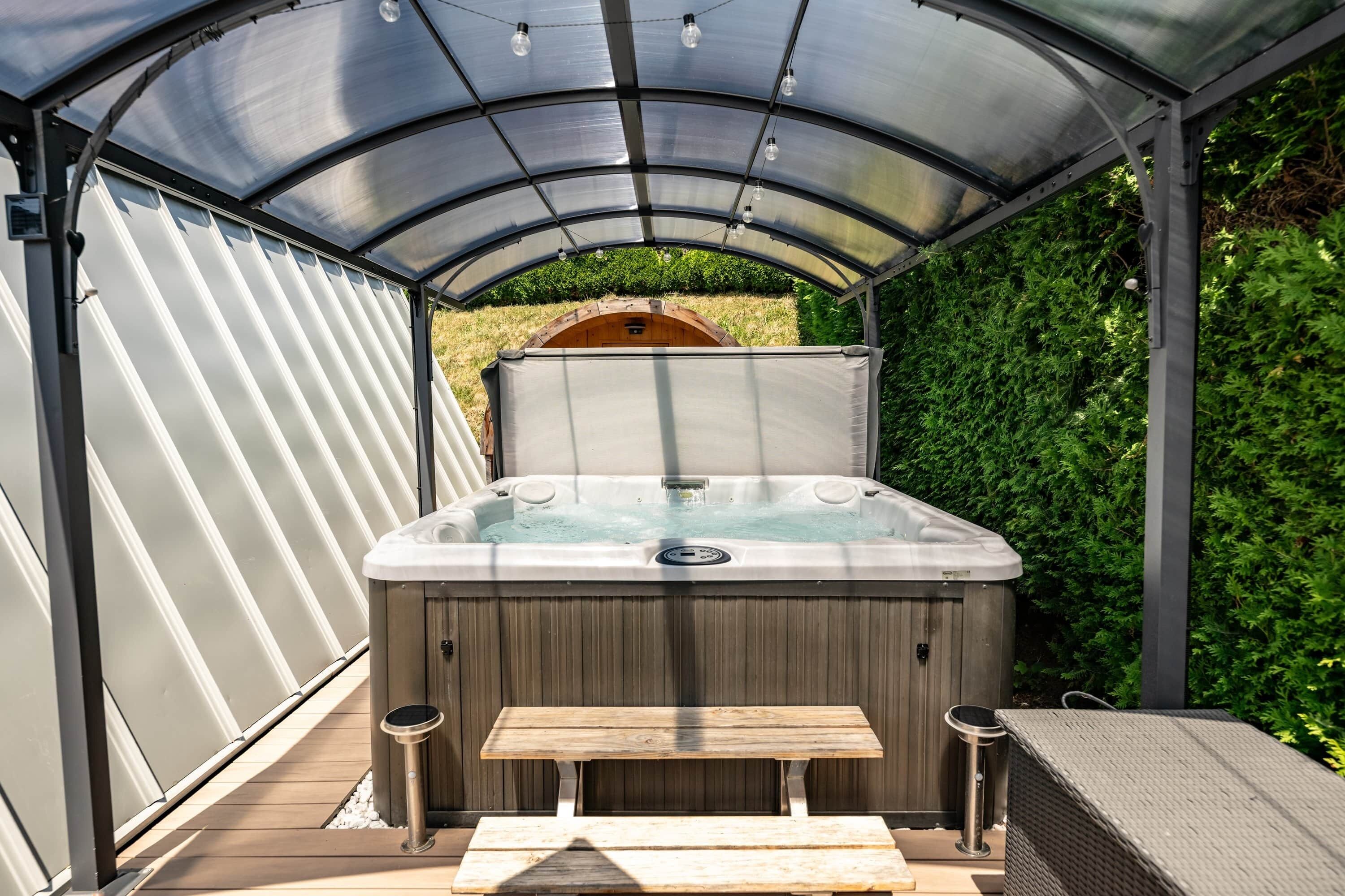 Outdoor spa tub