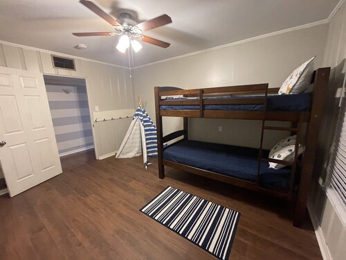 Peaceful, centrally located 3/2 house. Just minutes away from ASU.