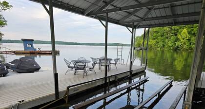 Lakefront, Jet ski, or Boat rentals and a hot tub!