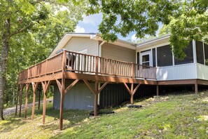 Exterior - Driftwood Retreat | Lakefront Cottage + Screened Hot Tub + Kayaks (Murray)