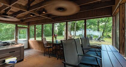 Lakefront Home | Private Dock, Hot Tub & Kayaks