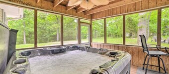 Driftwood Retreat | Lakefront Cottage + Screened Hot Tub + Kayaks