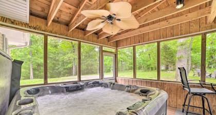 Driftwood Retreat | Lakefront Cottage + Screened Hot Tub + Kayaks