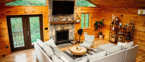 TV, peis, fotballspill og stereoanlegg