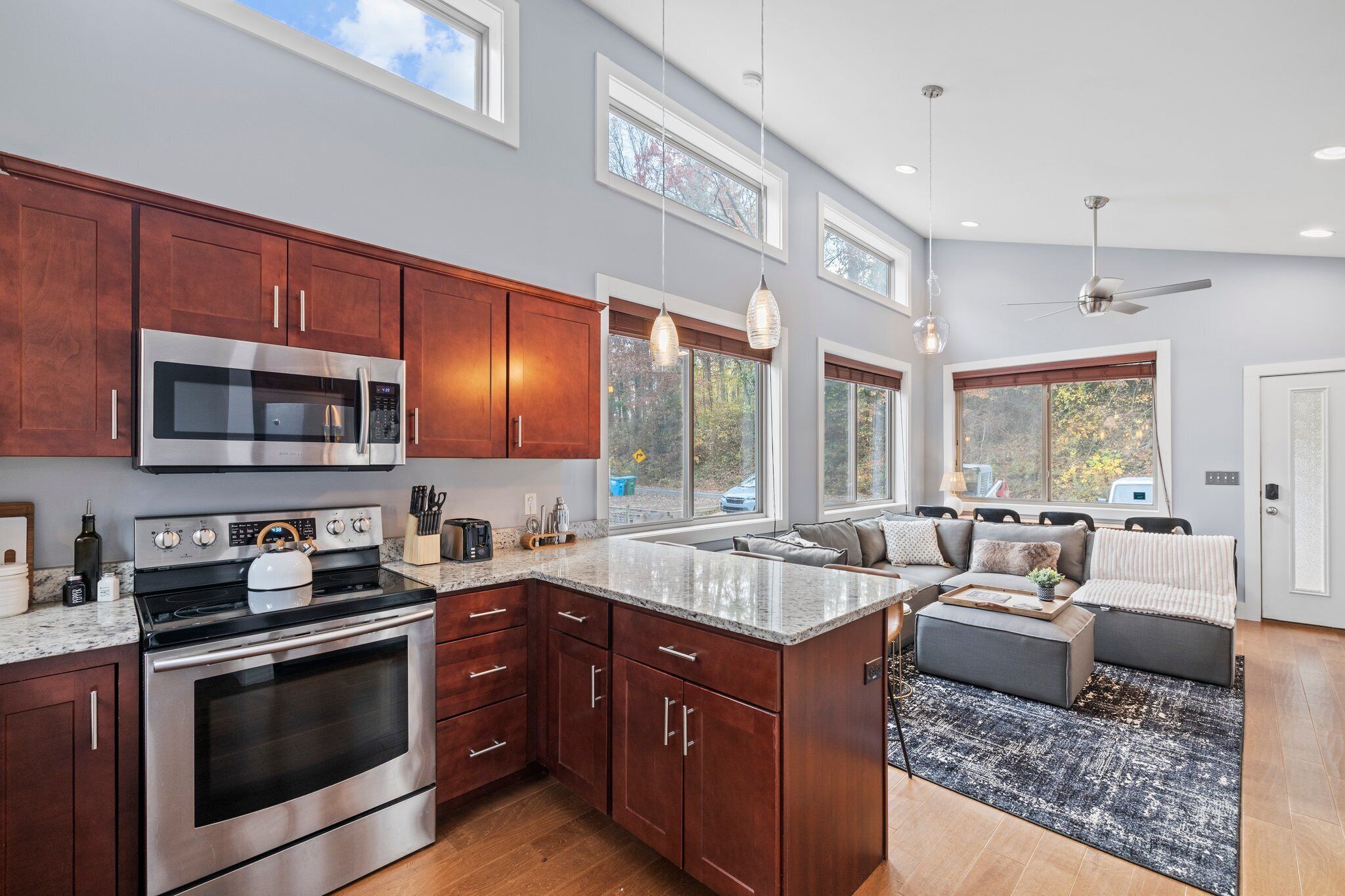 Køleskab, mikrobølgeovn, ovn, kogeplade