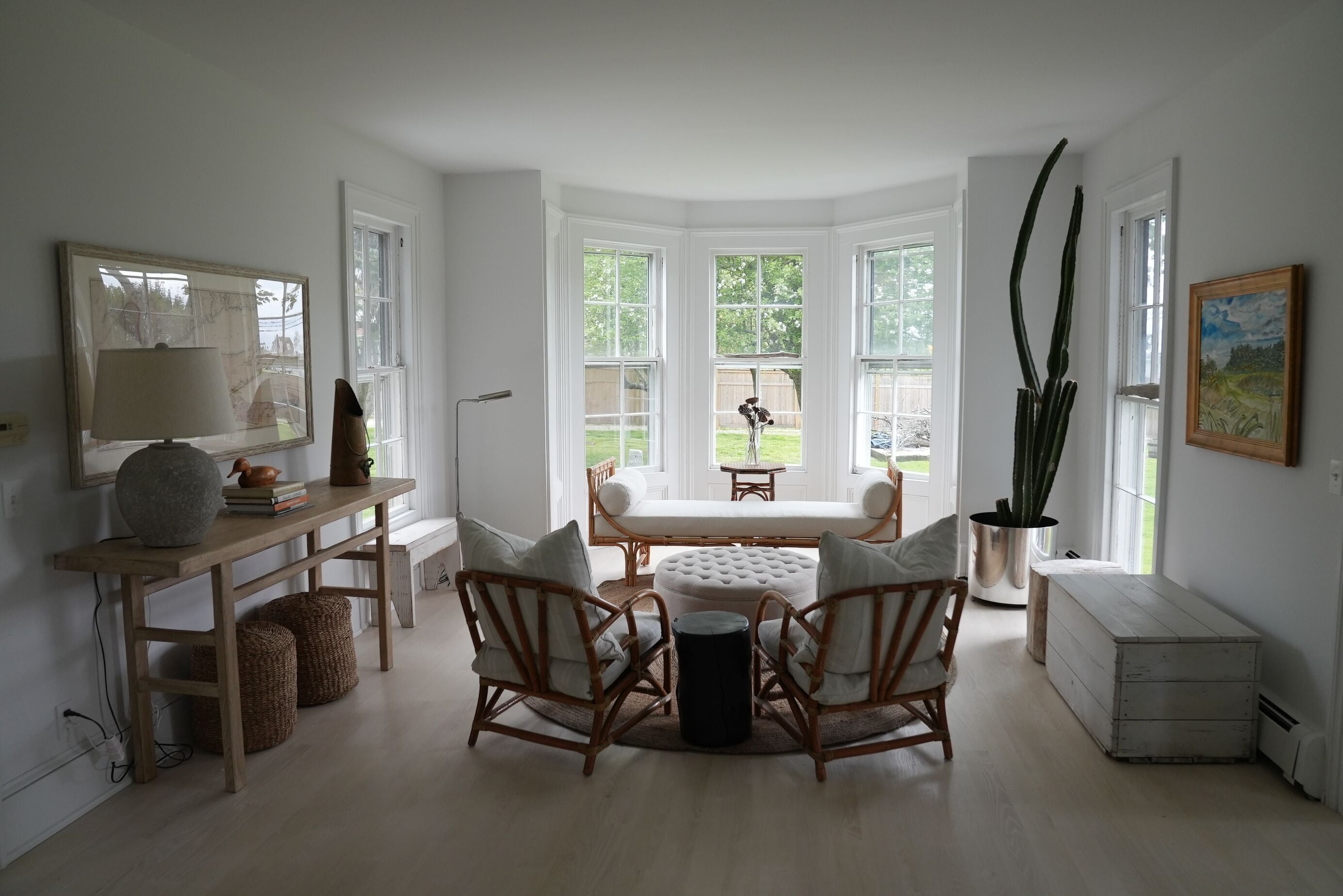 Smart TV, chimenea y monitor de computadora 