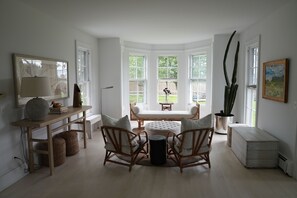 Smart TV, fireplace, computer monitors