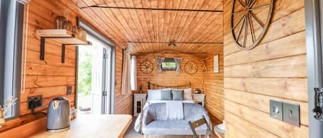 1 bedroom, individually decorated, individually furnished