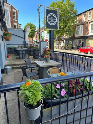 Vista frontal de la propiedad