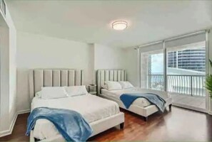 1 habitación, tabla de planchar con plancha, wifi gratis y ropa de cama 