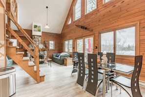 Dining -  Your Personal Ski & Lakefront GETAWAY! (Thompson)