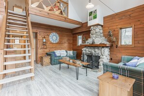 Smart TV, fireplace, books, offices