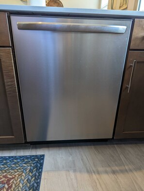 Unclassified image, 5 of 31, button