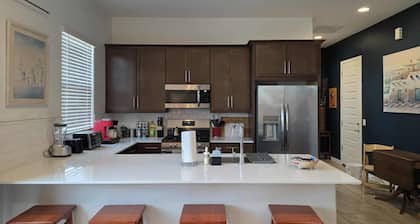 Come Enjoy the Phoenix Sunshine with Beautiful Mountain Views