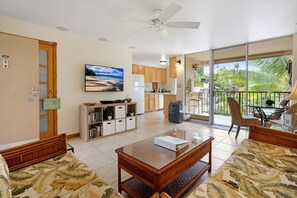 TV, books - Relaxing and Peaceful Condo, walk to beach! KTP302 (Kihei)