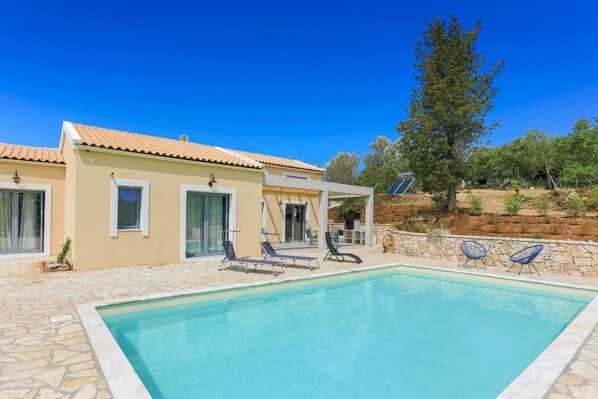 Villa, Accessible, Smoking | WiFi
