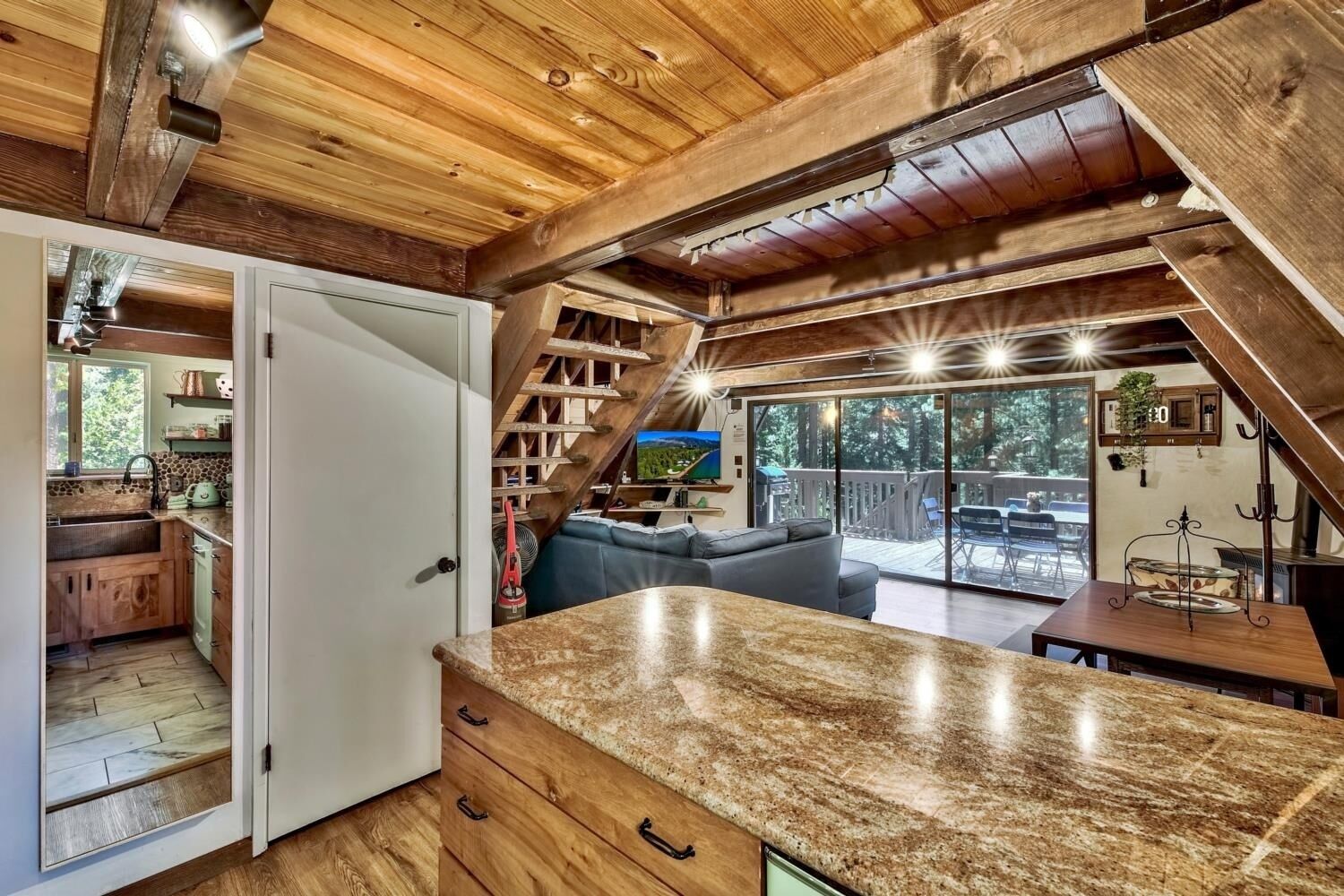 House, 2 Bedrooms | Private kitchen | Fridge, oven, stovetop, coffee/tea maker