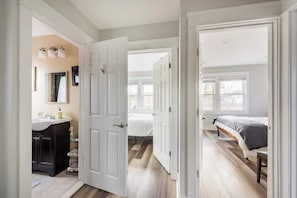 6 habitaciones, escritorio, tabla de planchar con plancha y wifi gratis