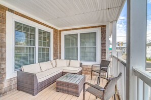 Terrace/patio - Beach House (714) 200ft to beach ~ Sleeps 20 (Ocean City)