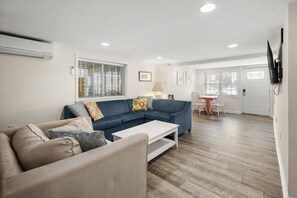 TV - Beach House (714) 200ft to beach ~ Sleeps 20 (Ocean City)