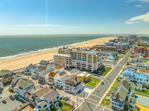 Beach nearby - Beach House (714) 200ft to beach ~ Sleeps 20 (Ocean City)
