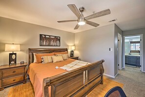 2 bedrooms, desk, iron/ironing board, Internet - Unwind Poolside! Unit 10 Mi to Old Town Scottsdale (Scottsdale)