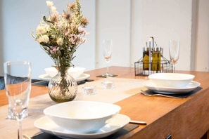 Dining - Warehouse Apartment - Great Transport Links (London)