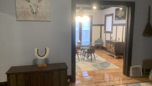 Interior - Papa's Place Urban Cottage Retreat (Detroit)