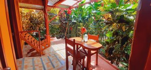 四人房 | 低過敏寢具、獨特裝潢、布置獨特、筆電工作空間