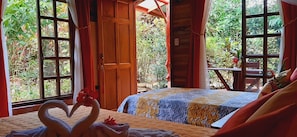 Triple Room | Hypo-allergenic bedding, individually decorated, individually furnished - Jardín entre Montañas (Bijagua)