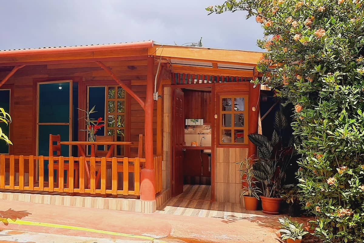 Quarto quádruplo, 2 camas Queen | Roupas de cama antialérgicas, individualmente decorados