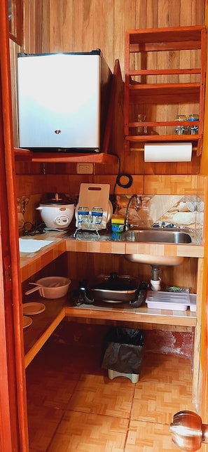 Quadruple Room | Private kitchen | Mini-fridge, stovetop, coffee/tea maker, rice cooker - Jardín entre Montañas (Bijagua)