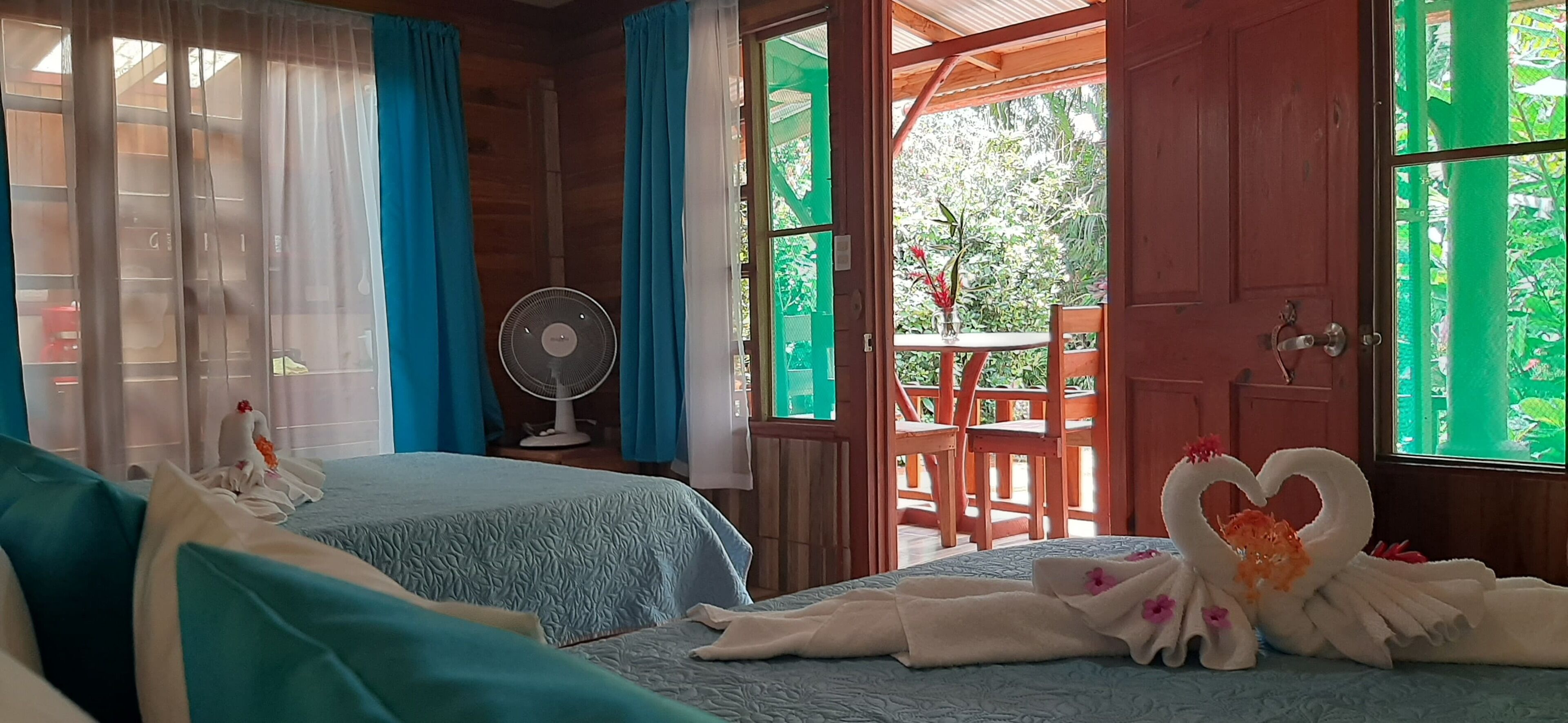Quadruple Room, 2 Queen Beds | Living area