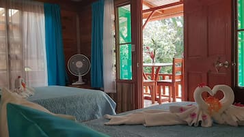 Quadruple Room, 2 Queen Beds | Living area