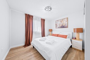 4 bedrooms, desk, iron/ironing board, free WiFi
