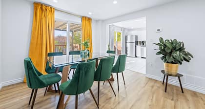 Peaceful - 4 bdrm home with fast WIFI free parking